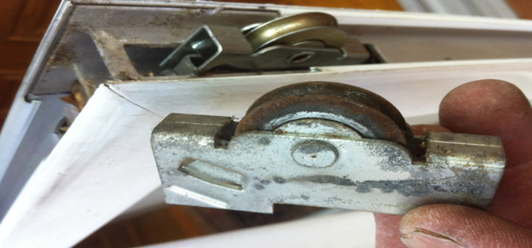 screen door roller repair in Bonita